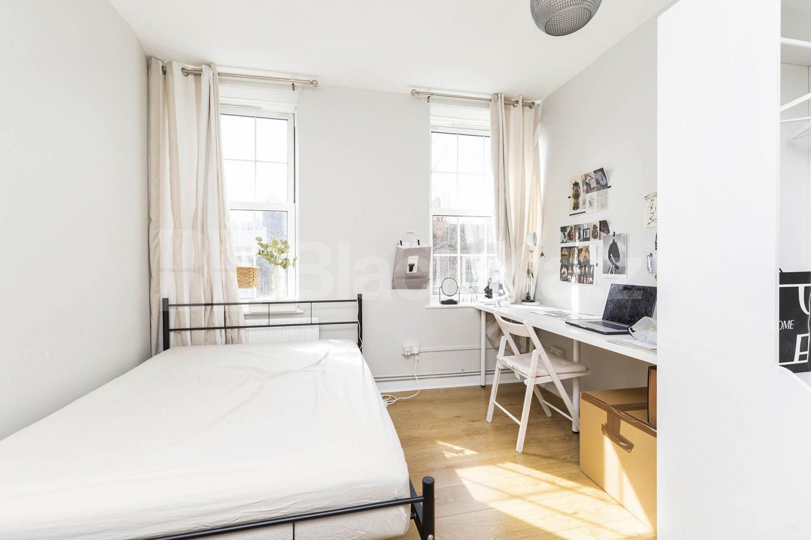 Recently refurbished three double bed flat mins to Tube & Regents Park Arlington Road , Camden